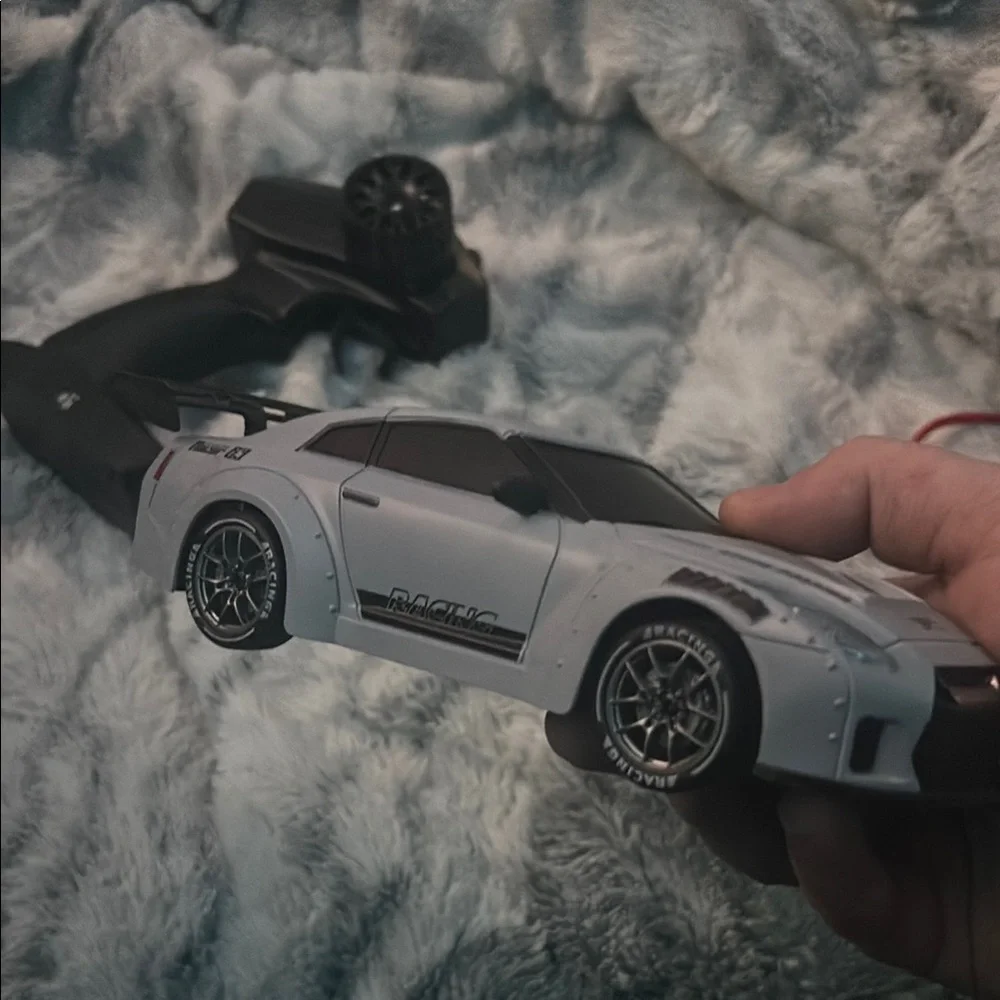 Drifting RC Gray Skyline Remote Control Car with Controller